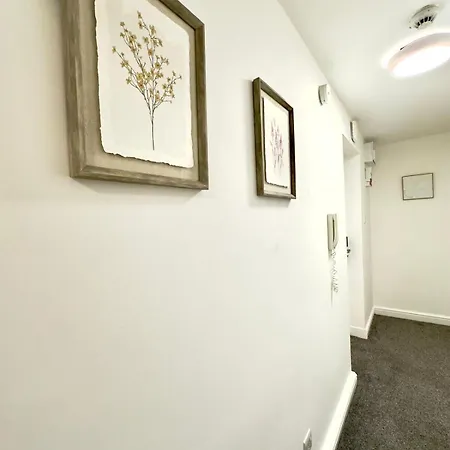 Two Bedroom Flat By Brookland Serviced Short Lets With Free Wifi *