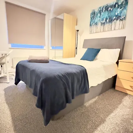 شقة Two Bedroom Flat By Brookland Serviced Short Lets With Free Wifi ليدز