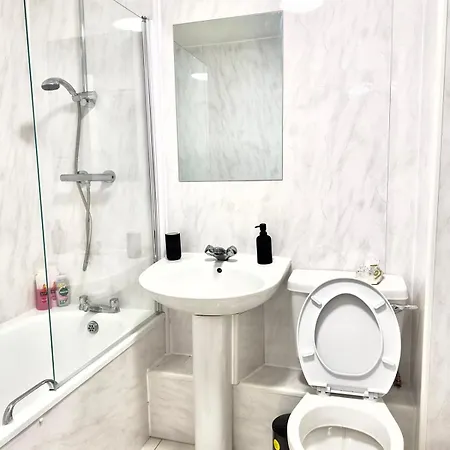 شقة Two Bedroom Flat By Brookland Serviced Short Lets With Free Wifi