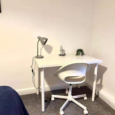 شقة Two Bedroom Flat By Brookland Serviced Short Lets With Free Wifi ليدز