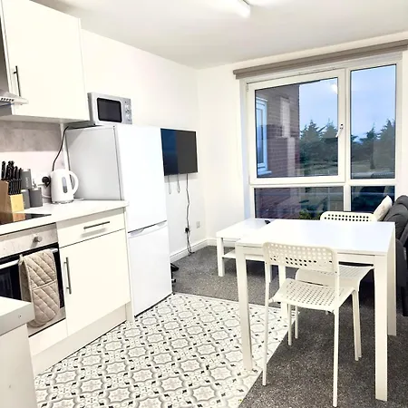 Two Bedroom Flat By Brookland Serviced Short Lets With Free Wifi شقة ليدز